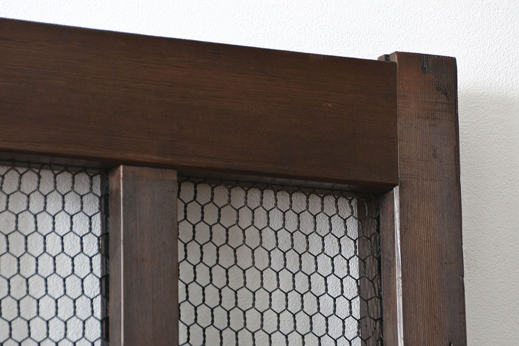 古民具・骨董 味のあるヒノキ材のくぐり戸(蔵戸、潜り戸、玄関戸)