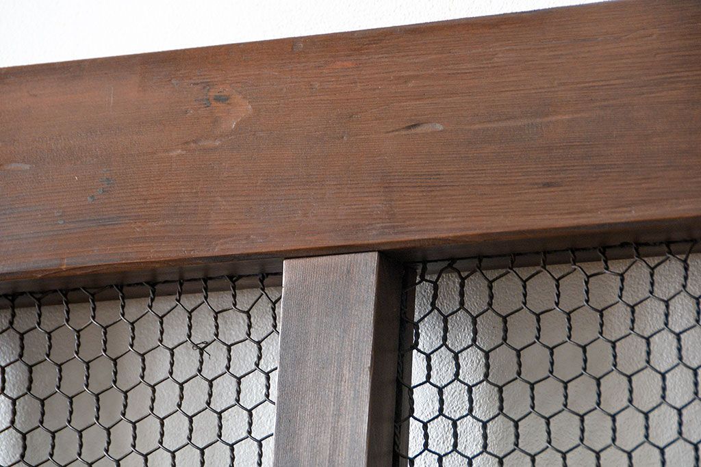 古民具・骨董 味のあるヒノキ材のくぐり戸(蔵戸、潜り戸、玄関戸)