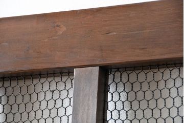 古民具・骨董 味のあるヒノキ材のくぐり戸(蔵戸、潜り戸、玄関戸)