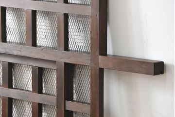 古民具・骨董 味のあるヒノキ材のくぐり戸(蔵戸、潜り戸、玄関戸)