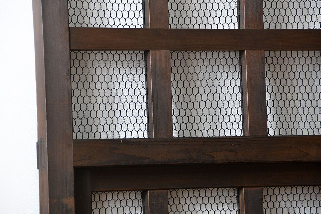 古民具・骨董 味のあるヒノキ材のくぐり戸(蔵戸、潜り戸、玄関戸)