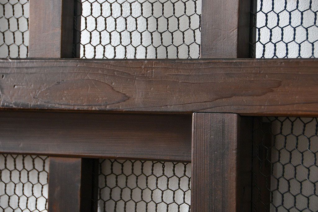 古民具・骨董 味のあるヒノキ材のくぐり戸(蔵戸、潜り戸、玄関戸)