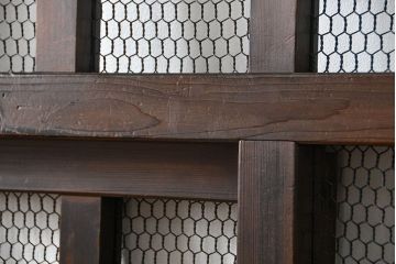 古民具・骨董 味のあるヒノキ材のくぐり戸(蔵戸、潜り戸、玄関戸)