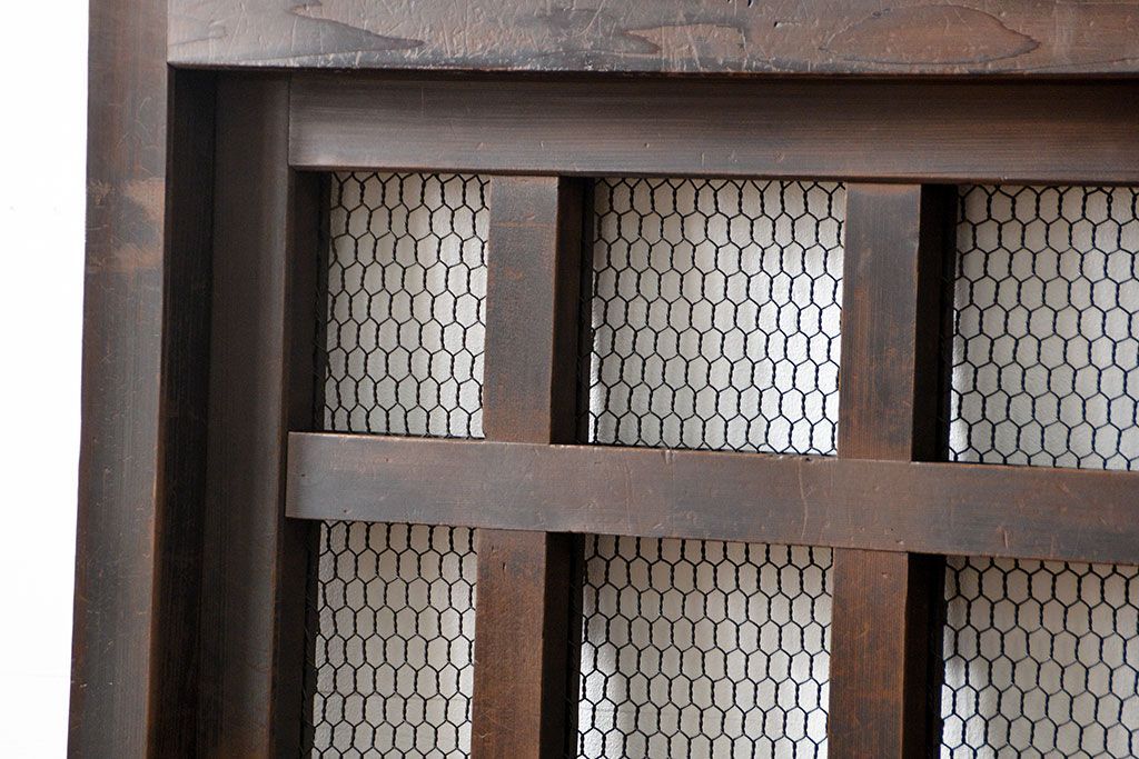 古民具・骨董 味のあるヒノキ材のくぐり戸(蔵戸、潜り戸、玄関戸)