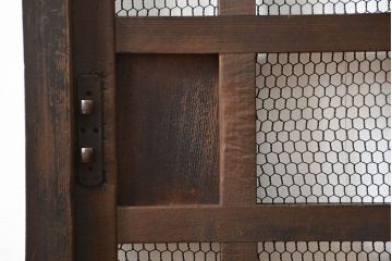 古民具・骨董 味のあるヒノキ材のくぐり戸(蔵戸、潜り戸、玄関戸)