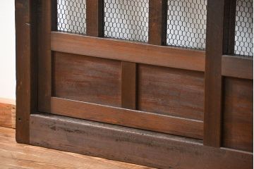 古民具・骨董 味のあるヒノキ材のくぐり戸(蔵戸、潜り戸、玄関戸)