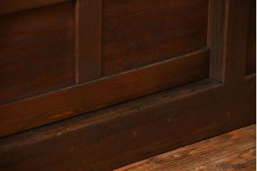 古民具・骨董 味のあるヒノキ材のくぐり戸(蔵戸、潜り戸、玄関戸)