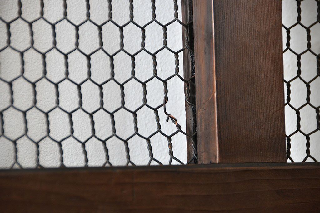 古民具・骨董 味のあるヒノキ材のくぐり戸(蔵戸、潜り戸、玄関戸)