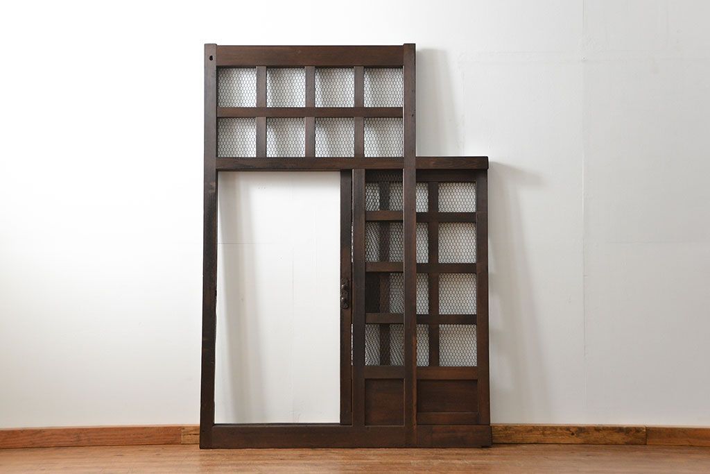 古民具・骨董 味のあるヒノキ材のくぐり戸(蔵戸、潜り戸、玄関戸)