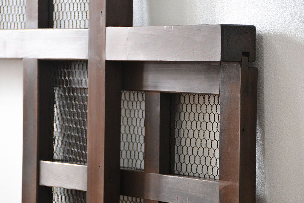 古民具・骨董 味のあるヒノキ材のくぐり戸(蔵戸、潜り戸、玄関戸)