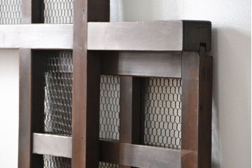 古民具・骨董 味のあるヒノキ材のくぐり戸(蔵戸、潜り戸、玄関戸)