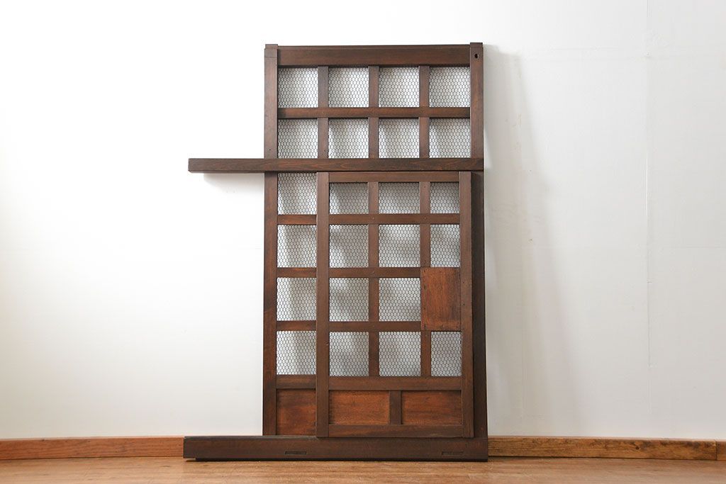 古民具・骨董 味のあるヒノキ材のくぐり戸(蔵戸、潜り戸、玄関戸)