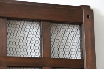 古民具・骨董 味のあるヒノキ材のくぐり戸(蔵戸、潜り戸、玄関戸)