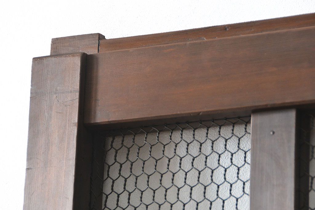 古民具・骨董 味のあるヒノキ材のくぐり戸(蔵戸、潜り戸、玄関戸)