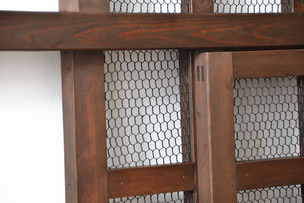 古民具・骨董 味のあるヒノキ材のくぐり戸(蔵戸、潜り戸、玄関戸)