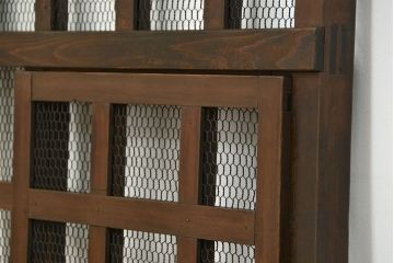 古民具・骨董 味のあるヒノキ材のくぐり戸(蔵戸、潜り戸、玄関戸)