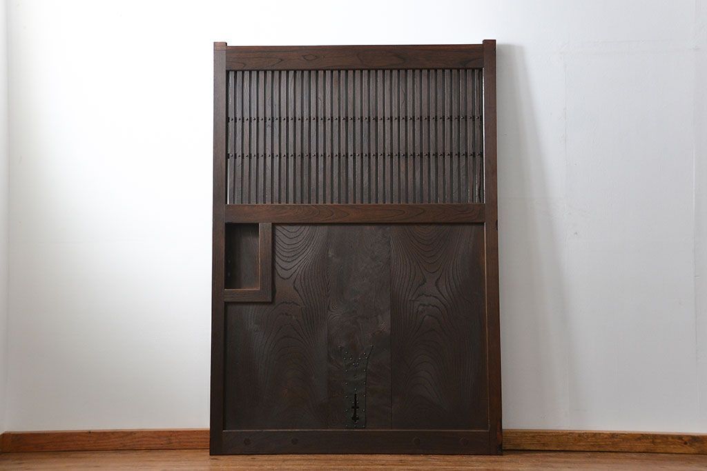 古民具・骨董 総欅材のシンプルな格子蔵戸(玄関戸)