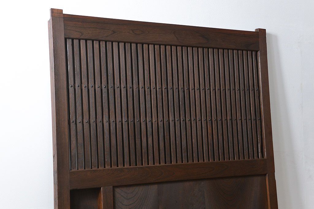 古民具・骨董 総欅材のシンプルな格子蔵戸(玄関戸)