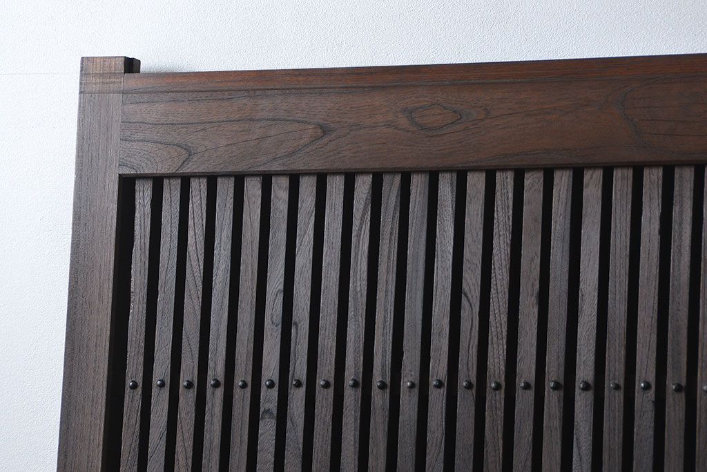 古民具・骨董 総欅材のシンプルな格子蔵戸(玄関戸)