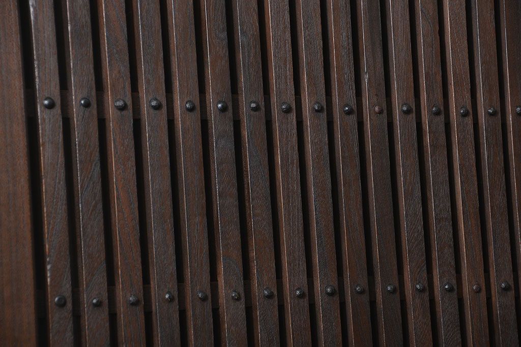 古民具・骨董 総欅材のシンプルな格子蔵戸(玄関戸)