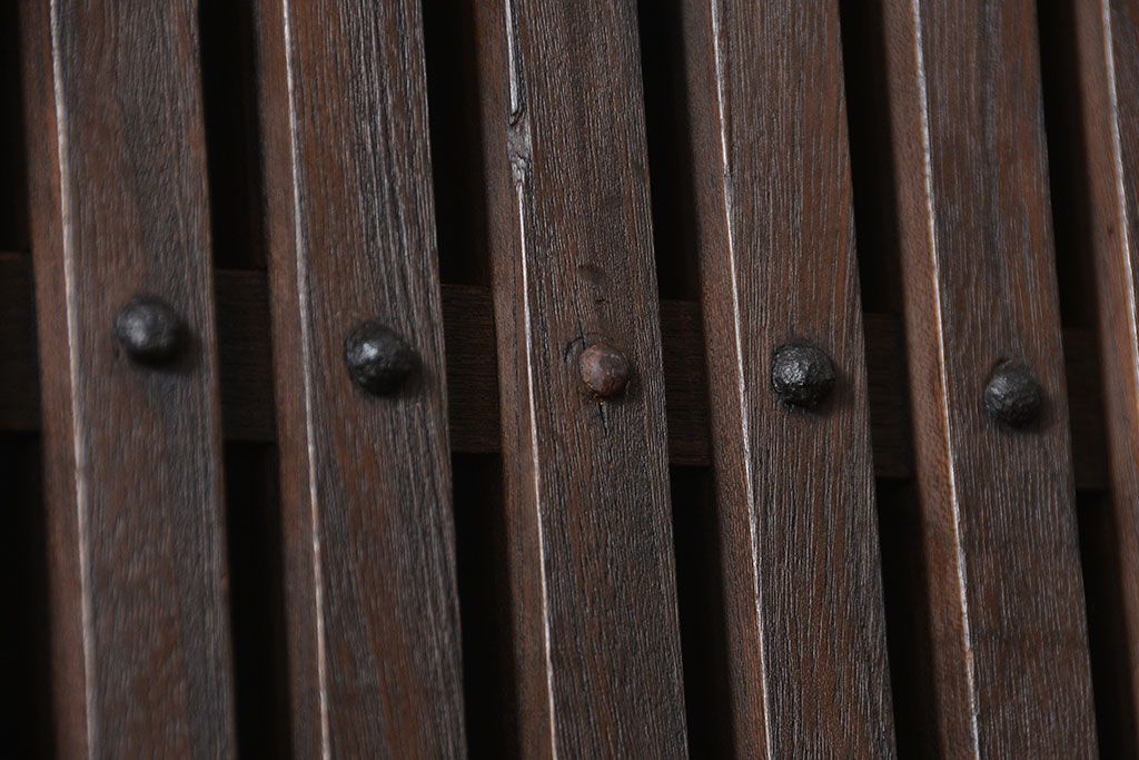 古民具・骨董 総欅材のシンプルな格子蔵戸(玄関戸)