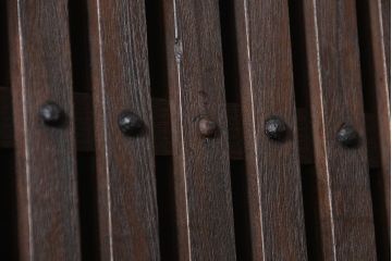 古民具・骨董 総欅材のシンプルな格子蔵戸(玄関戸)