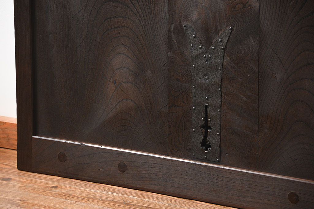 古民具・骨董 総欅材のシンプルな格子蔵戸(玄関戸)