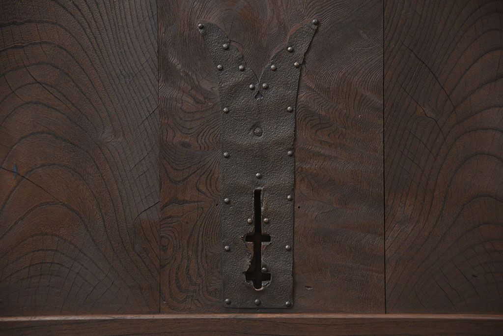 古民具・骨董 総欅材のシンプルな格子蔵戸(玄関戸)