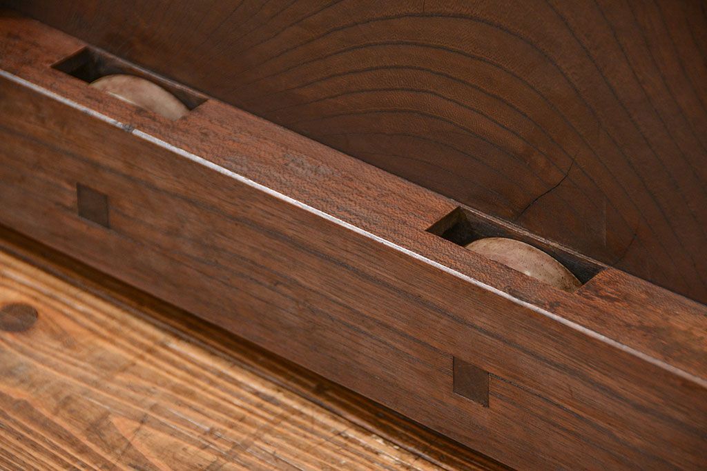 古民具・骨董 総欅材のシンプルな格子蔵戸(玄関戸)