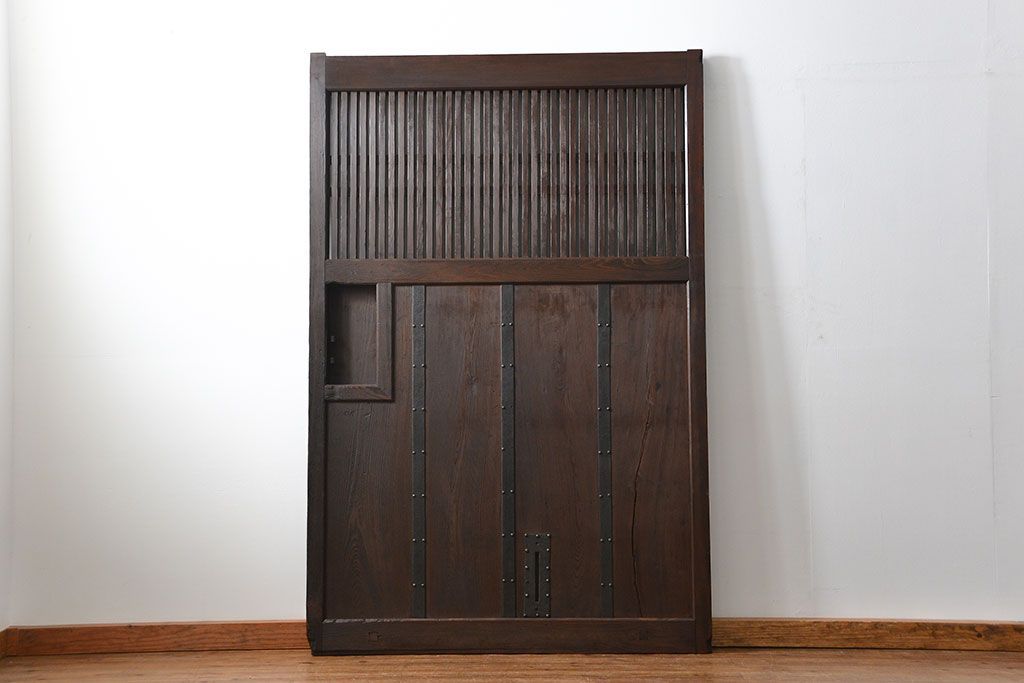 古民具・骨董 ヒノキ材の使い込まれた格子蔵戸(玄関戸)