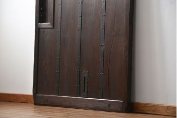 古民具・骨董 ヒノキ材の使い込まれた格子蔵戸(玄関戸)