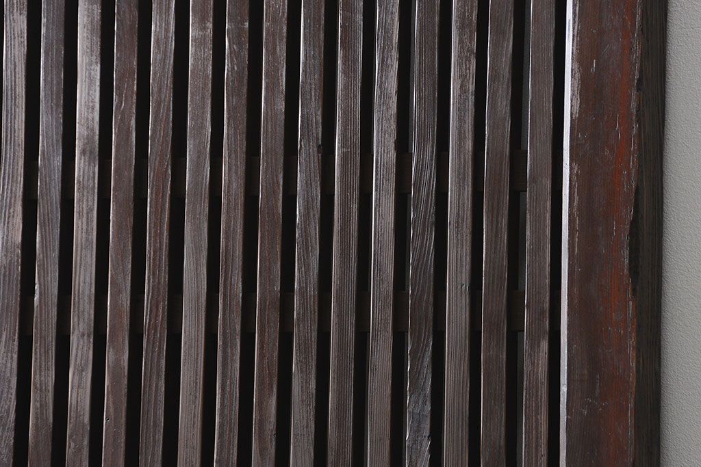 古民具・骨董 ヒノキ材の使い込まれた格子蔵戸(玄関戸)