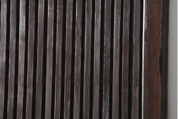 古民具・骨董 ヒノキ材の使い込まれた格子蔵戸(玄関戸)