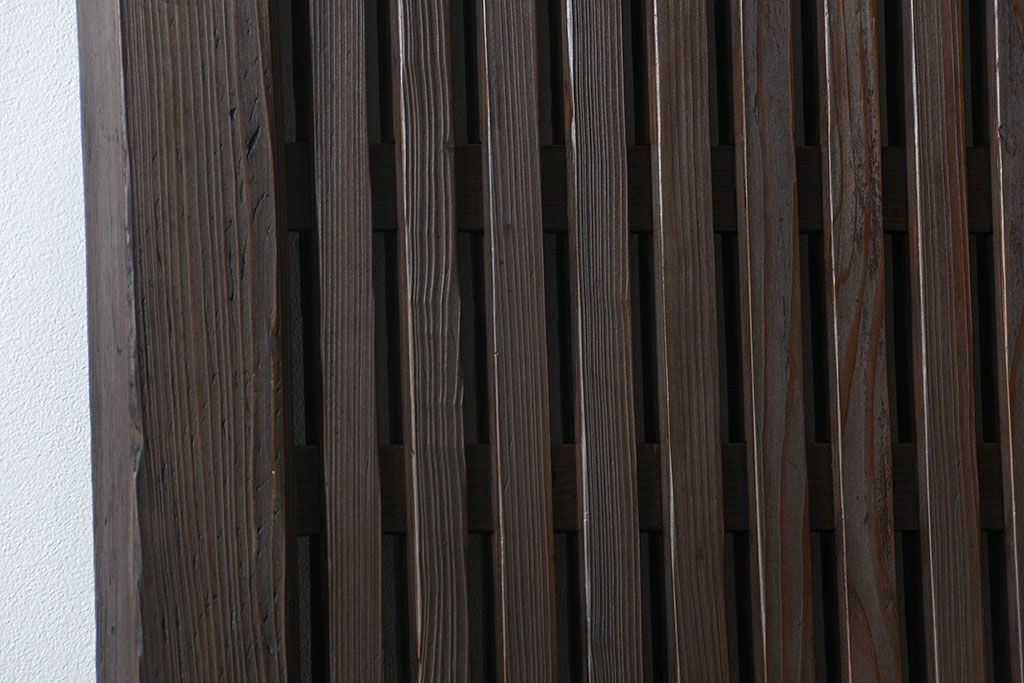 古民具・骨董 ヒノキ材の使い込まれた格子蔵戸(玄関戸)