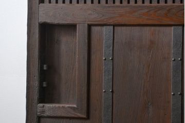 古民具・骨董 ヒノキ材の使い込まれた格子蔵戸(玄関戸)