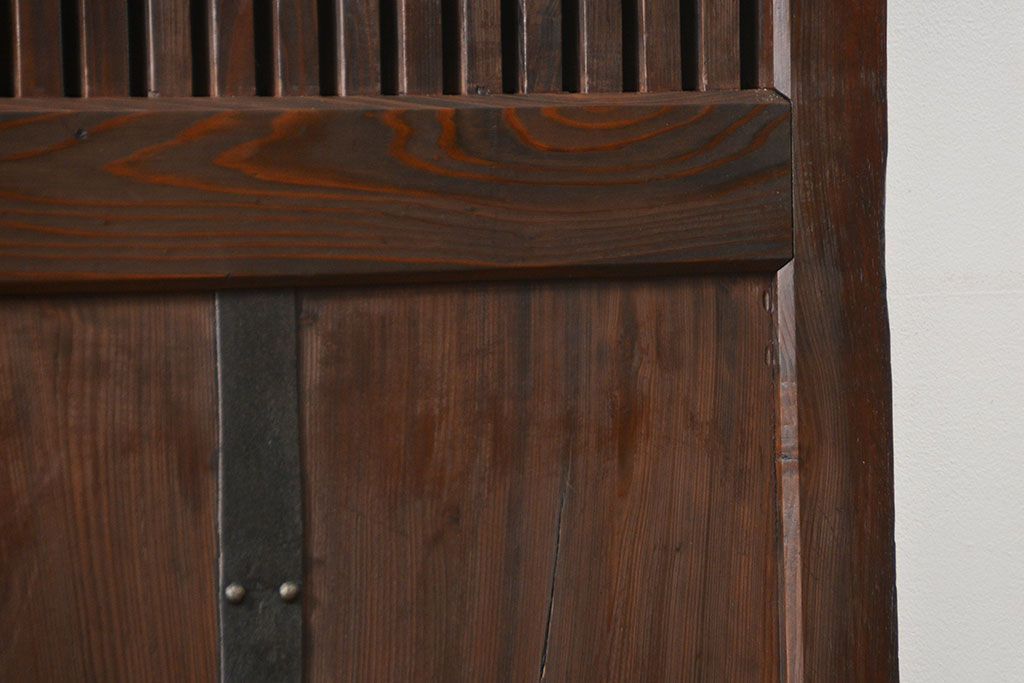 古民具・骨董 ヒノキ材の使い込まれた格子蔵戸(玄関戸)