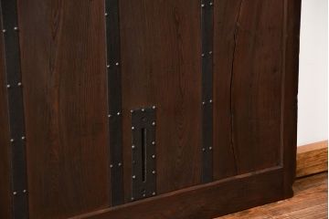 古民具・骨董 ヒノキ材の使い込まれた格子蔵戸(玄関戸)