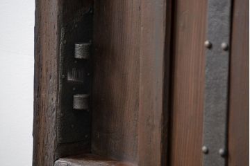古民具・骨董 ヒノキ材の使い込まれた格子蔵戸(玄関戸)