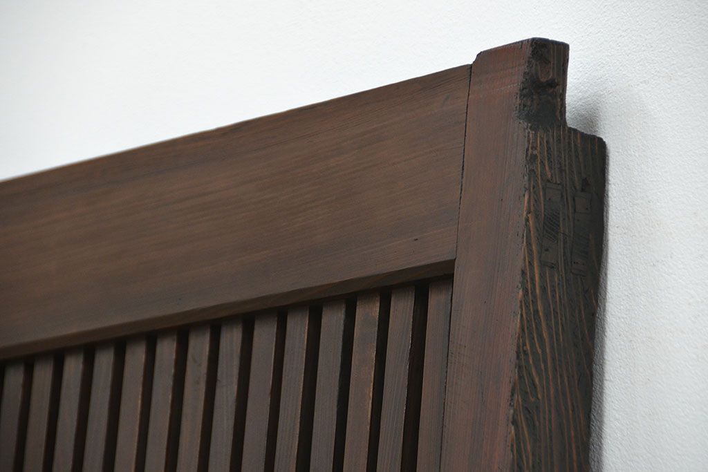 古民具・骨董 ヒノキ材の使い込まれた格子蔵戸(玄関戸)