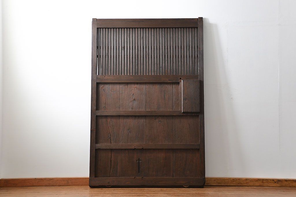 古民具・骨董 ヒノキ材の使い込まれた格子蔵戸(玄関戸)