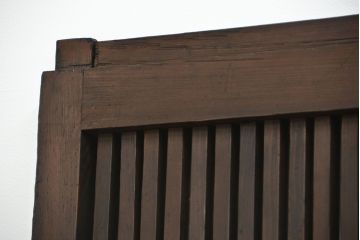 古民具・骨董 ヒノキ材の使い込まれた格子蔵戸(玄関戸)