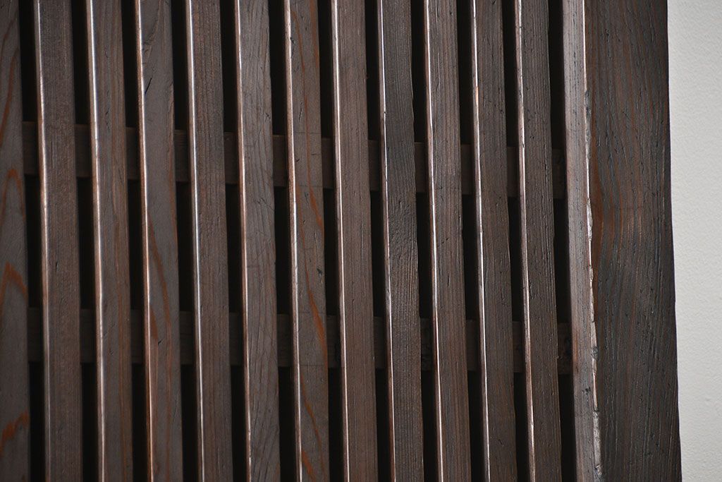 古民具・骨董 ヒノキ材の使い込まれた格子蔵戸(玄関戸)