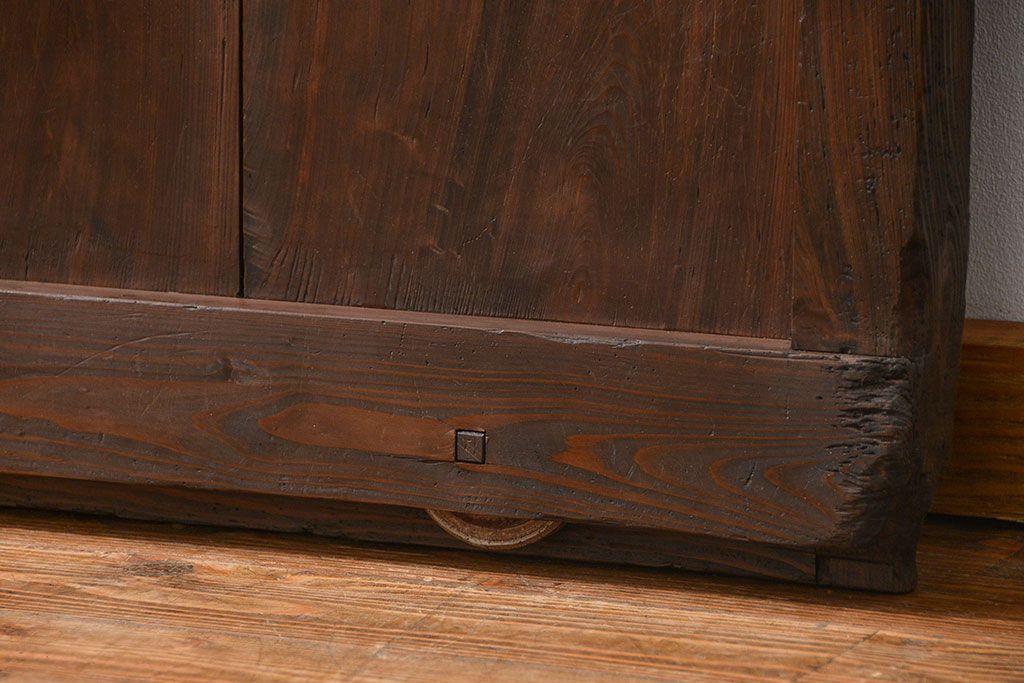 古民具・骨董 ヒノキ材の使い込まれた格子蔵戸(玄関戸)