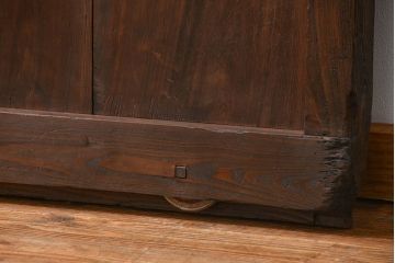 古民具・骨董 ヒノキ材の使い込まれた格子蔵戸(玄関戸)