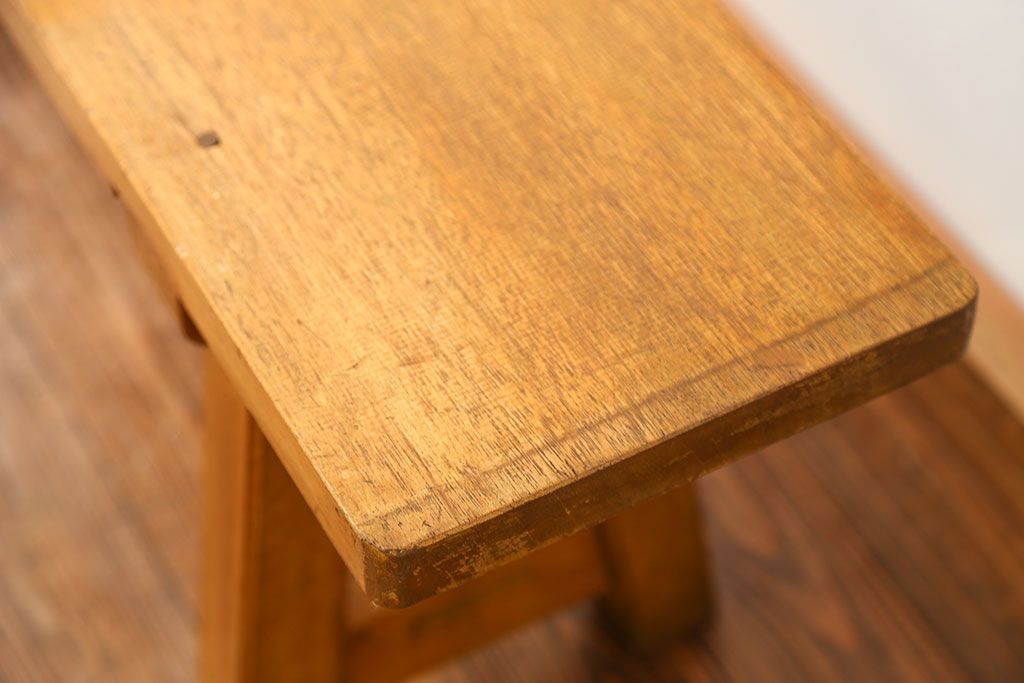 レトロ家具　昭和レトロ 古い木の長椅子(2)(ベンチ、長イス)