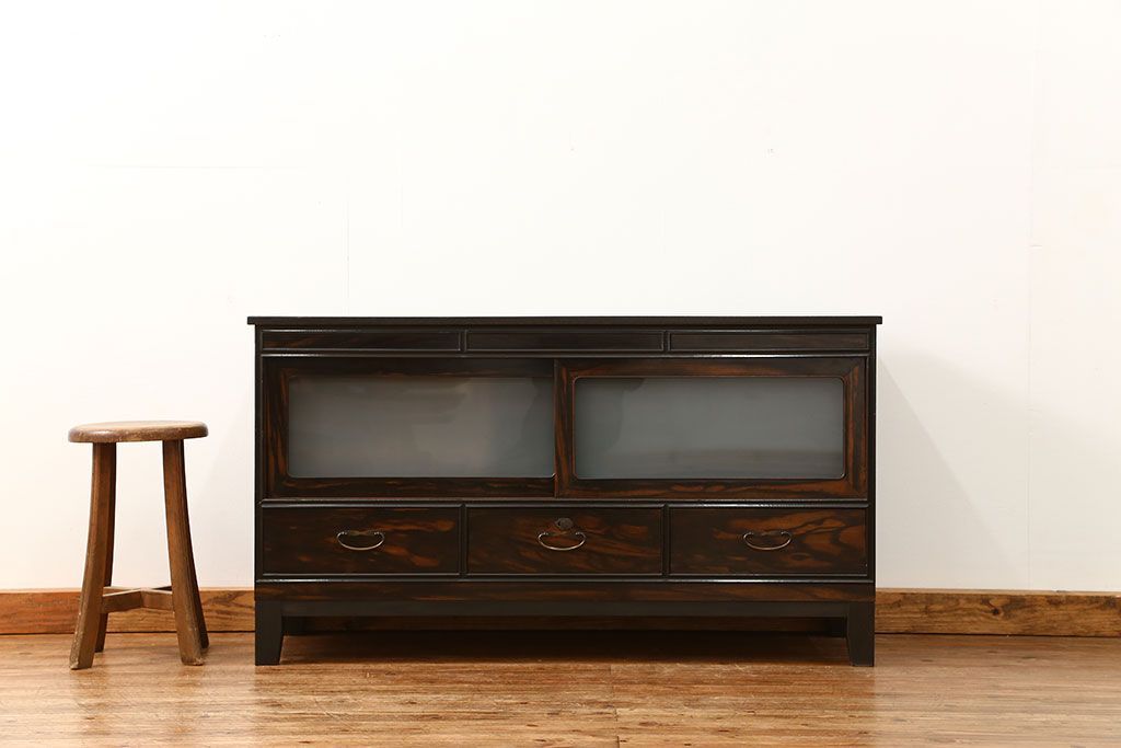 アンティーク家具　アンティーク 前面黒柿材のシックでモダンな脚付きテレビボード(TVボード、ローボード、収納棚)