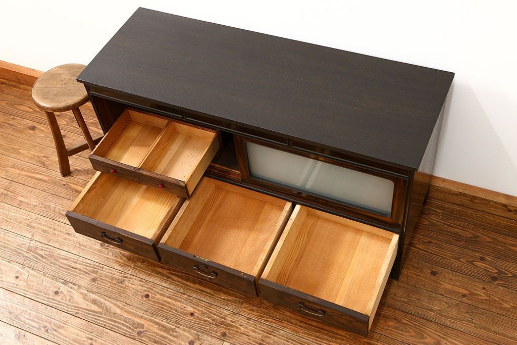 アンティーク家具　アンティーク 前面黒柿材のシックでモダンな脚付きテレビボード(TVボード、ローボード、収納棚)