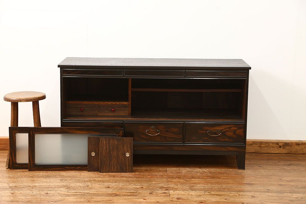 アンティーク家具　アンティーク 前面黒柿材のシックでモダンな脚付きテレビボード(TVボード、ローボード、収納棚)