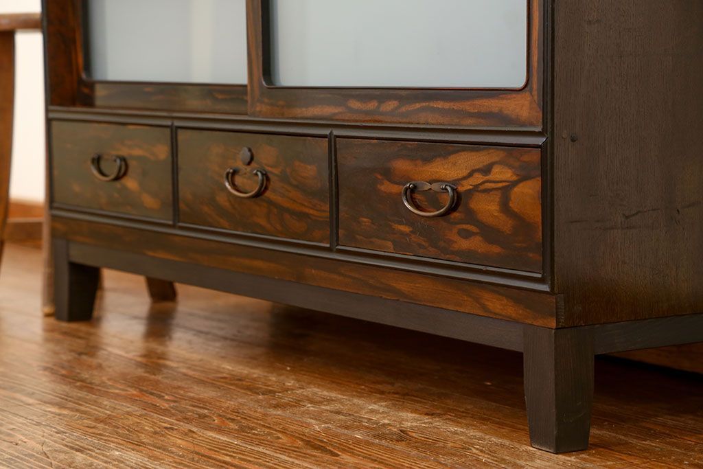 アンティーク家具　アンティーク 前面黒柿材のシックでモダンな脚付きテレビボード(TVボード、ローボード、収納棚)