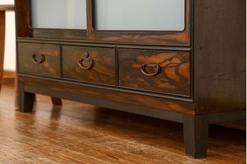 アンティーク家具　アンティーク 前面黒柿材のシックでモダンな脚付きテレビボード(TVボード、ローボード、収納棚)